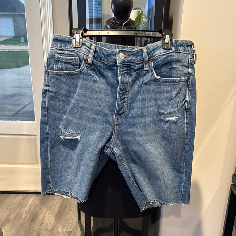Women’s Old Navy Distressed Denim Shorts